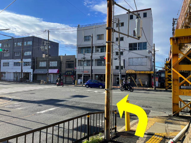 吹田内本町の交差点が見えてきますので左に曲がります。